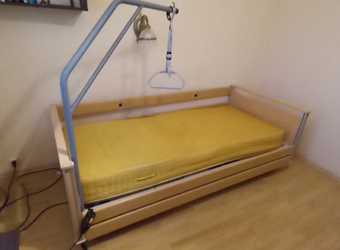 image Funkcionāla gulta 90x200 cm izmēra ar matraci